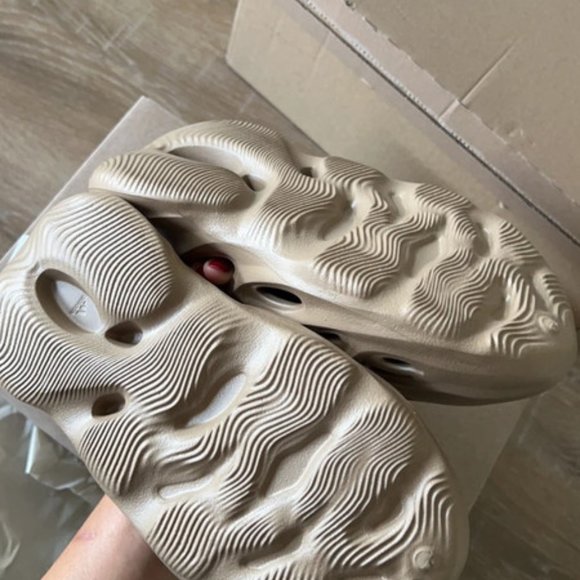 Yeezy foam beige main image 5
